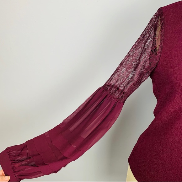 Express V-Neck Lace Sleeve Talk - Picture 6 of 8